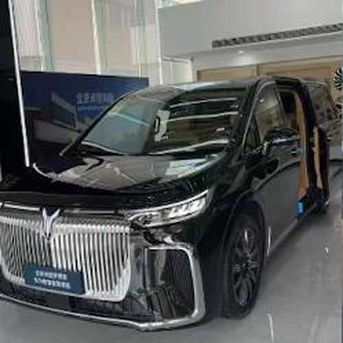 7-seat luxury MPV exterior