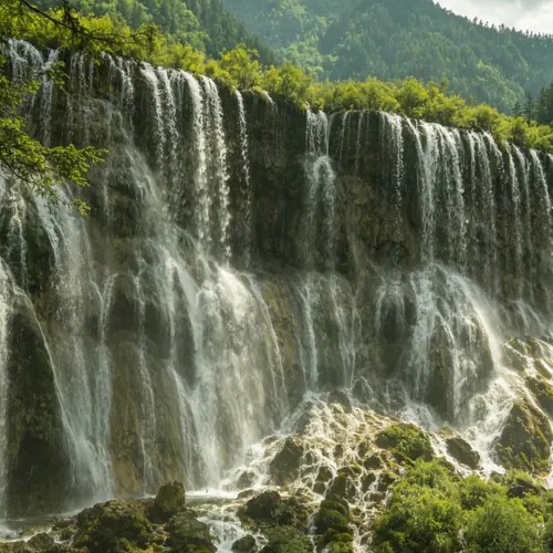 Jiuzhaigou lake at dusk