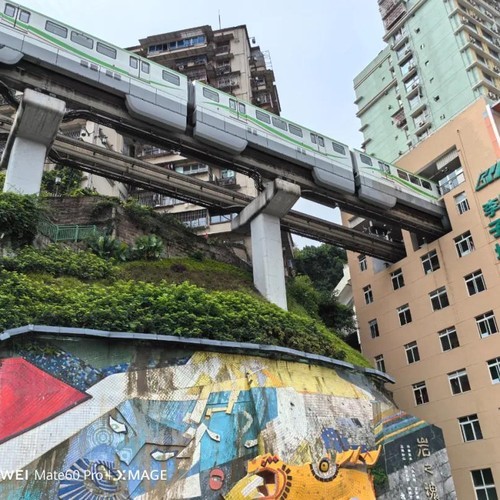 Train passing through Liziba building