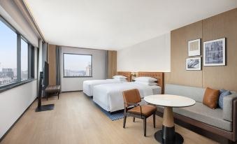 Four Points by Sheraton Chongqing room with city view